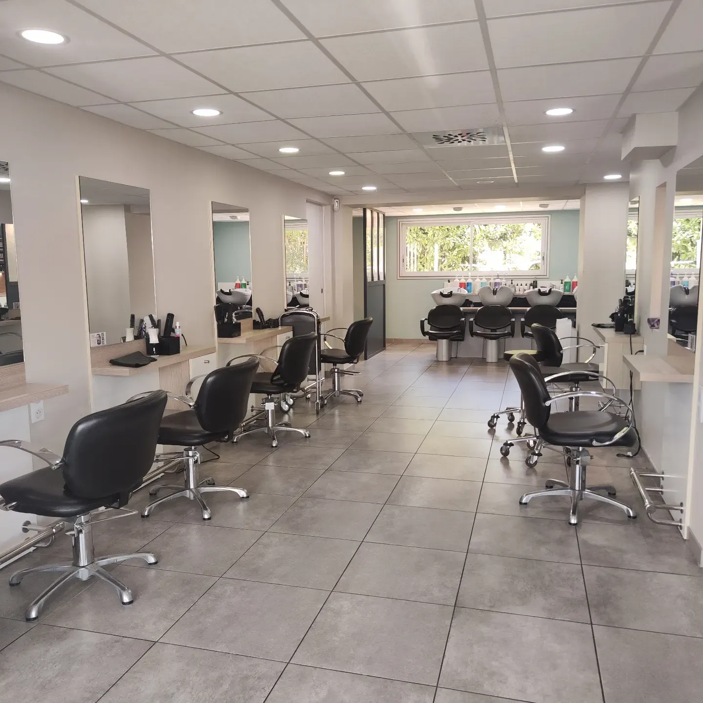 Photo du salon de coiffure Avenue73 Rezé